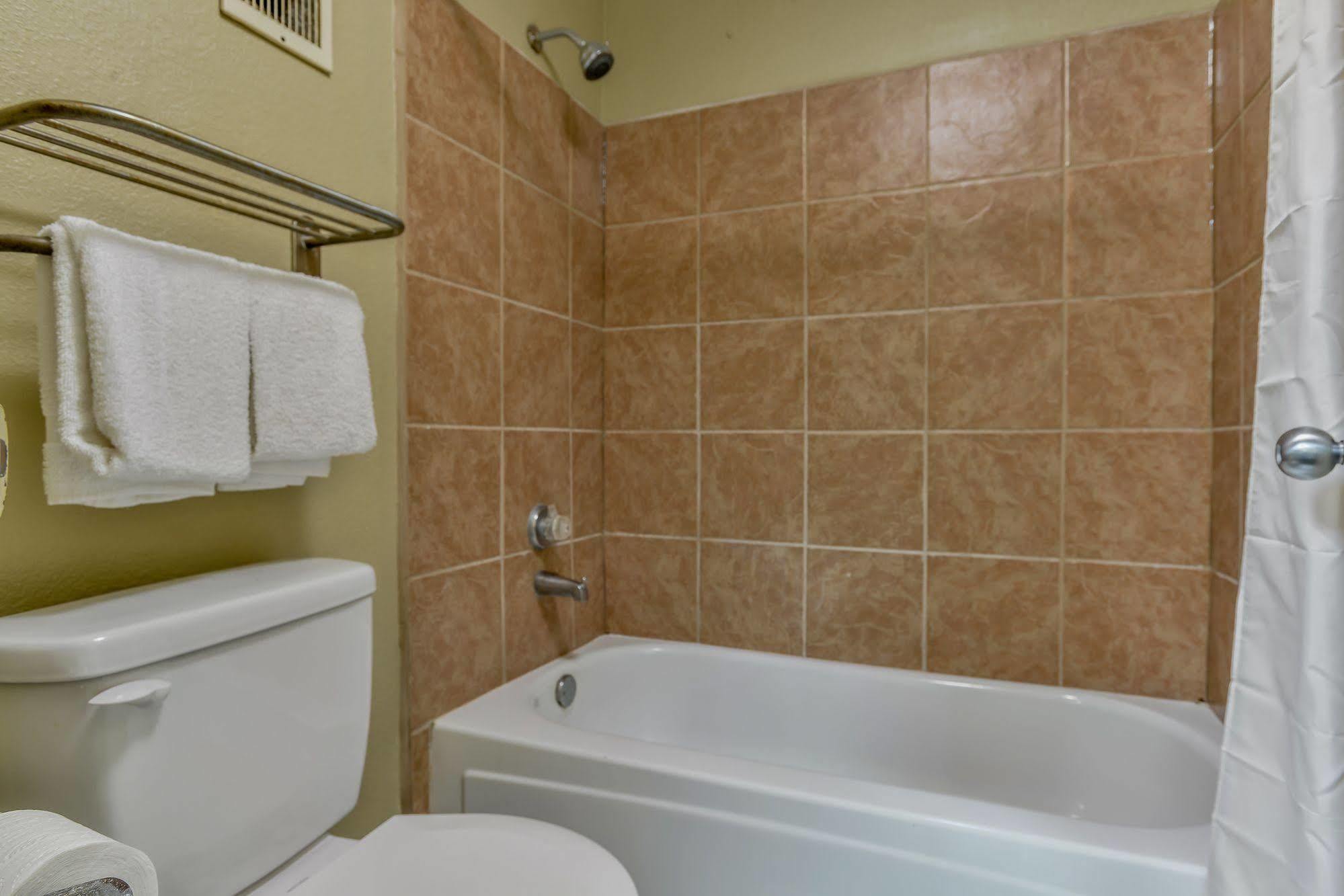 Wake Inn Raleigh Ngoại thất bức ảnh