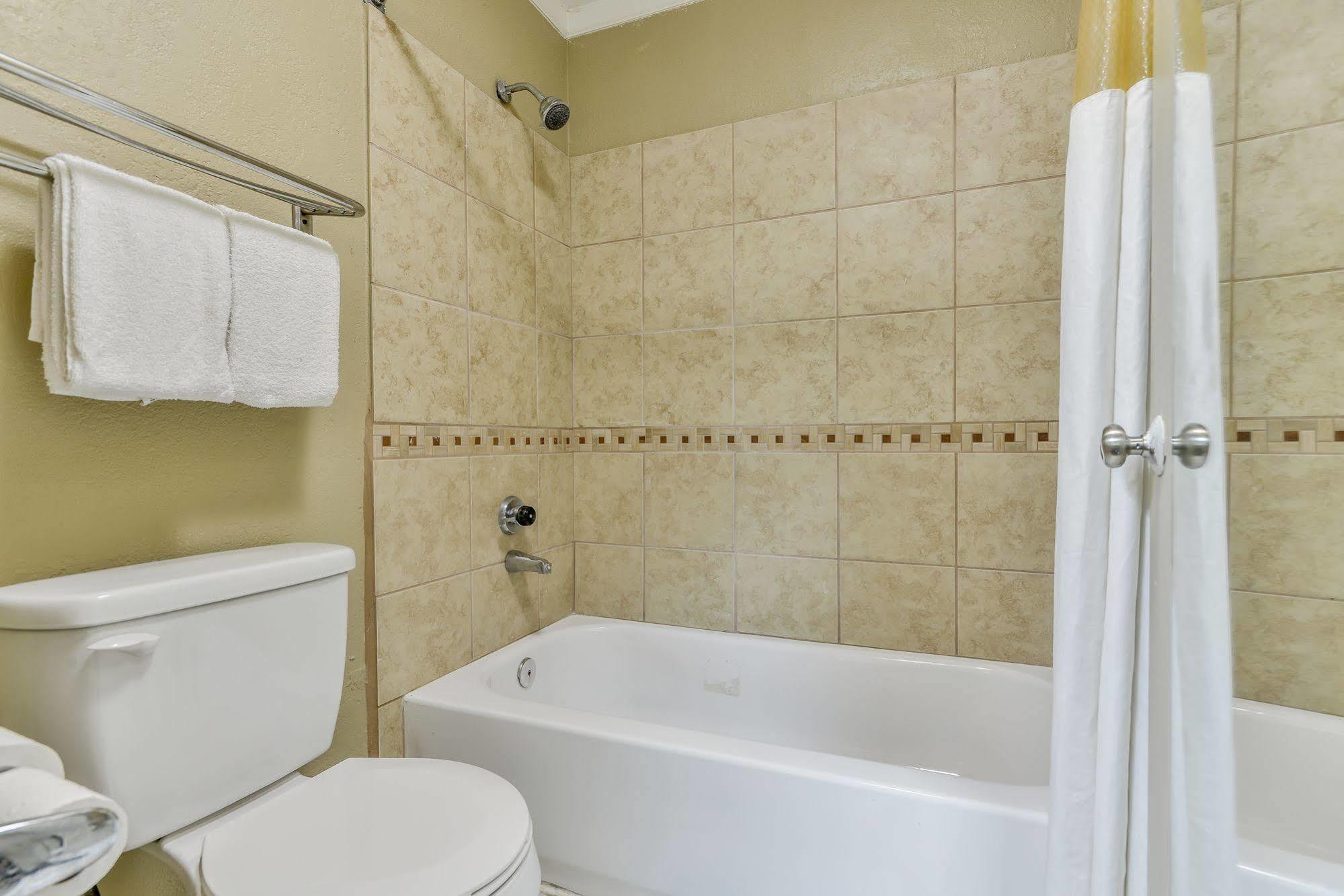 Wake Inn Raleigh Ngoại thất bức ảnh